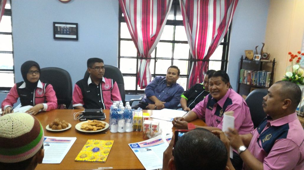Tuan Presiden sedang memberi taklimat