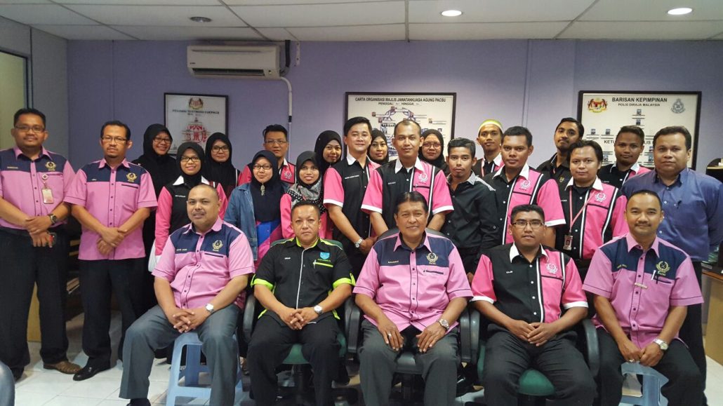 Gambar kenang-kenangan bersama Pegawai Kanan Kesatuan