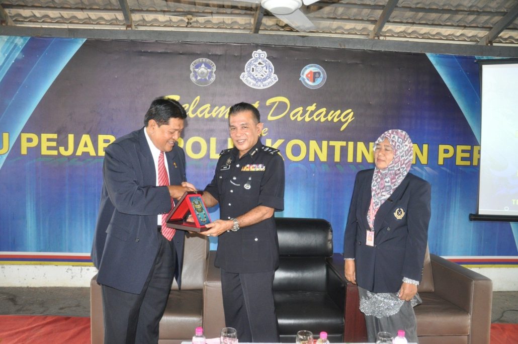 NYAMPAIAN CENDERAHATI DARIPADA PRESIDEN PACSU KEPADA YDH TUAN KETUA POLIS PERLIS